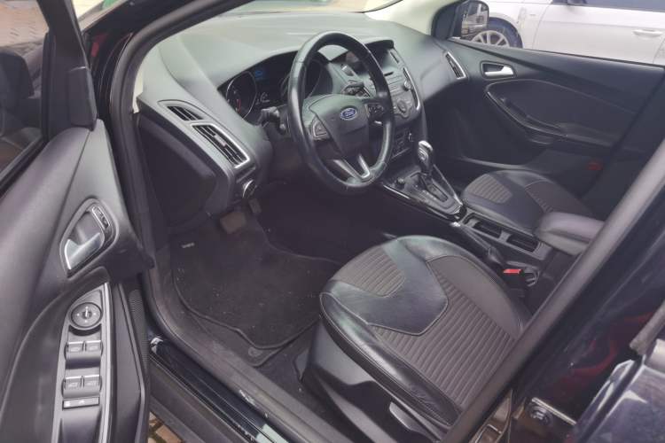 Used Ford Focus 2015 Sedan 1.6L Automatic Trend Model Interior 2