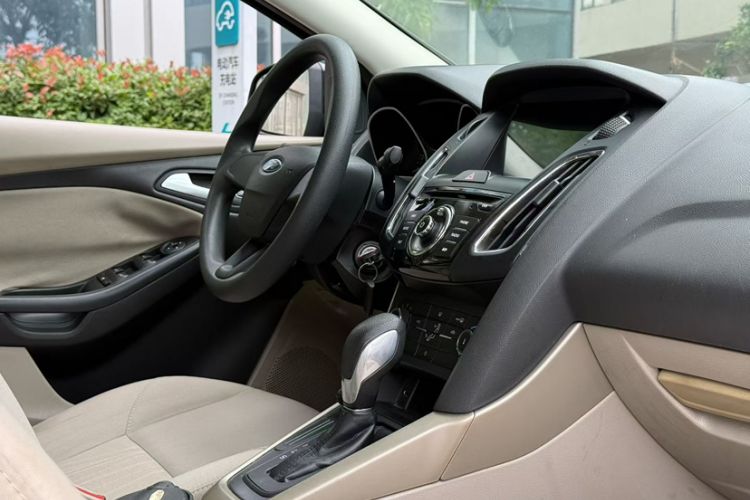 Used Ford Focus 2015 Sedan 1.6L Automatic Comfort Model Interior 3