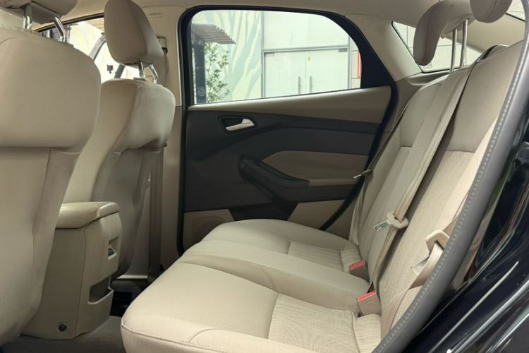 Used Ford Focus 2015 Sedan 1.6L Automatic Comfort Model Interior 5