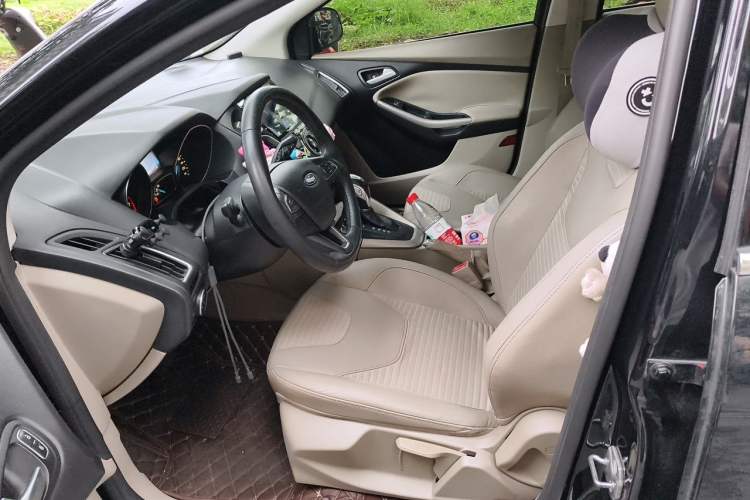 Used Ford Focus 2015 Hatchback EcoBoost 180 Automatic Elite Model Left Front Seat