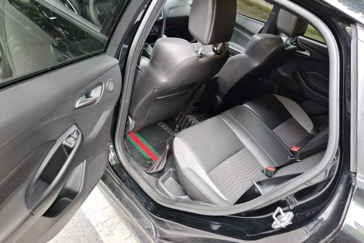 Used Ford Focus 2015 2.0T ST Standard Edition Left Rear Seat