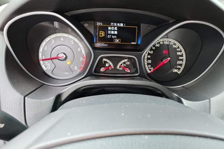 Used Ford Focus 2015 2.0T ST Standard Edition Odometer Close Up