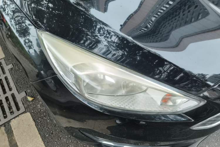 Used Ford Focus 2015 Hatchback EcoBoost 180 Automatic Elite Model Right Front Headlight