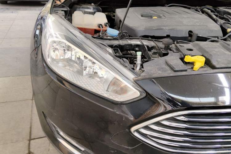 Used Ford Focus 2015 Sedan EcoBoost 180 Automatic Elite Model Right Front Headlight