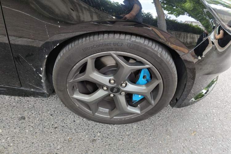 Used Ford Focus 2015 2.0T ST Standard Edition Right Front Wheel Hub
