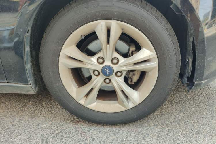 Used Ford Focus 2015 Sedan 1.6L Automatic Trend Model Right Front Wheel Hub