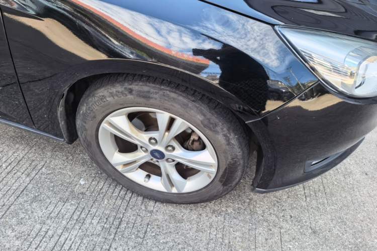 Used Ford Focus 2015 Sedan 1.6L Automatic Comfort Model Right Front Wheel Hub