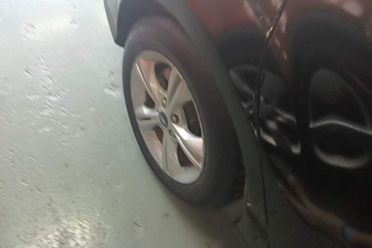 Used Ford Focus 2015 Sedan 1.6L Automatic Comfort Model Right Rear Wheel Hub