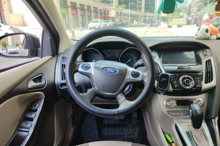 Used Ford Focus 2015 Sedan 1.6L Automatic Trend Model Steering Wheel