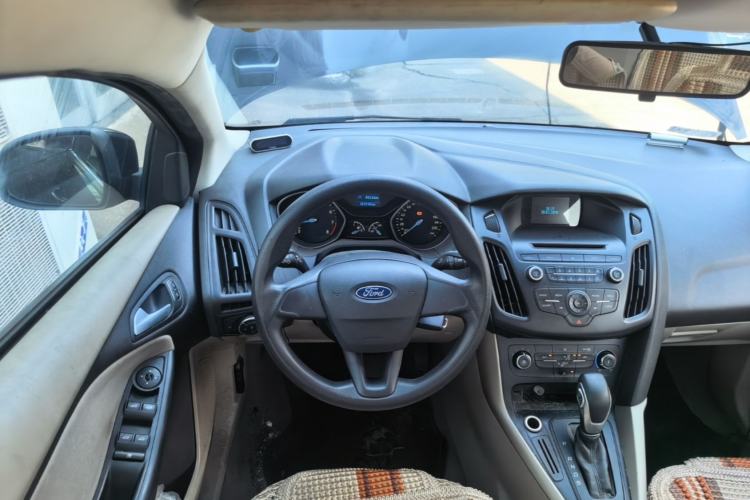 Used Ford Focus 2015 Sedan 1.6L Automatic Comfort Model Steering Wheel