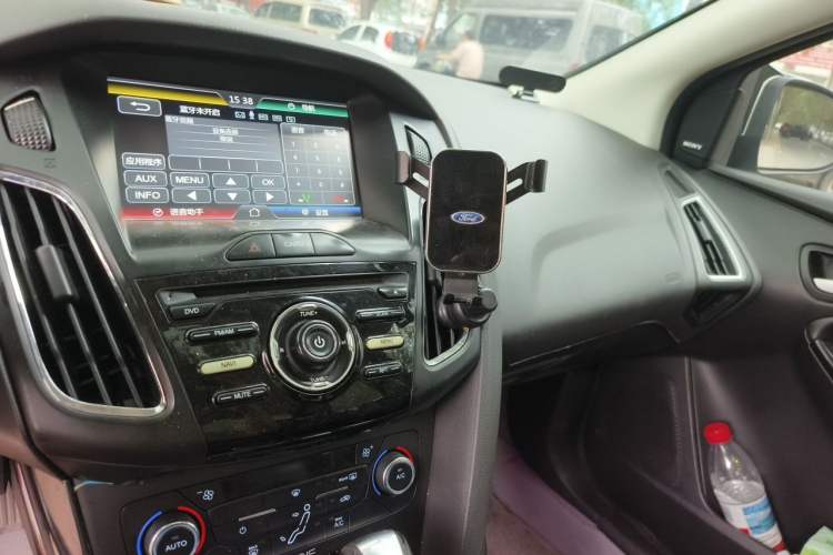 Used Ford Focus 2015 Sedan EcoBoost 125 Automatic Supreme Style Edition Audio And AC Panel