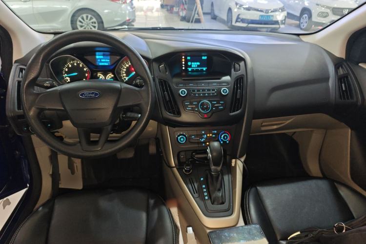 Used Ford Focus 2015 Sedan 1.6L Automatic Comfort Model Center Console
