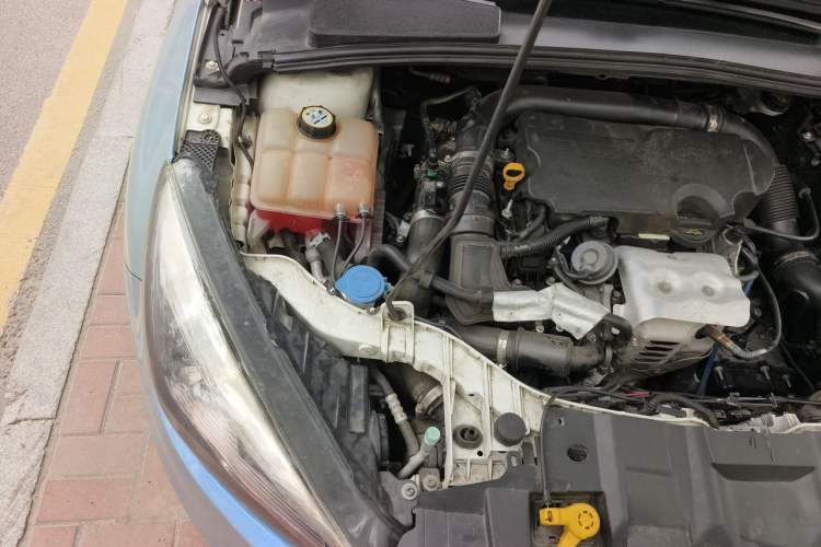 Used Ford Focus 2015 Sedan EcoBoost 125 Automatic Supreme Style Edition Engine Bay Right