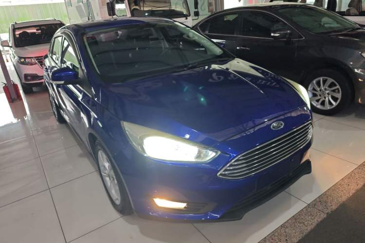Used Ford Focus 2015 Sedan 1.6L Automatic Comfort Model Front Right 45 Deg