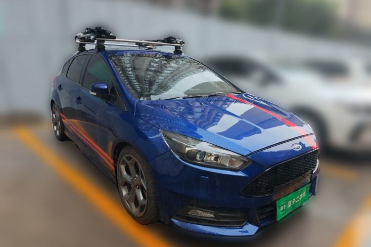 Used Ford Focus 2015 2.0T ST Standard Edition Front Right 45 Deg
