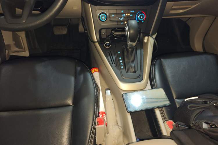 Used Ford Focus 2015 Sedan 1.6L Automatic Comfort Model Gear Lever
