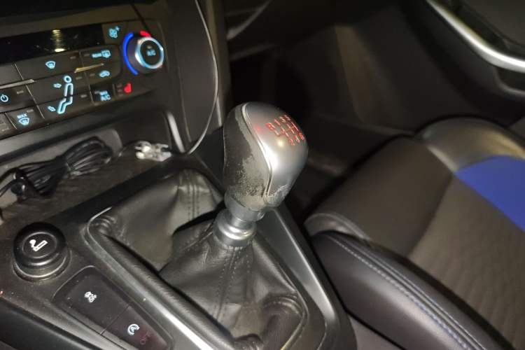 Used Ford Focus 2015 2.0T ST Standard Edition Gear Lever