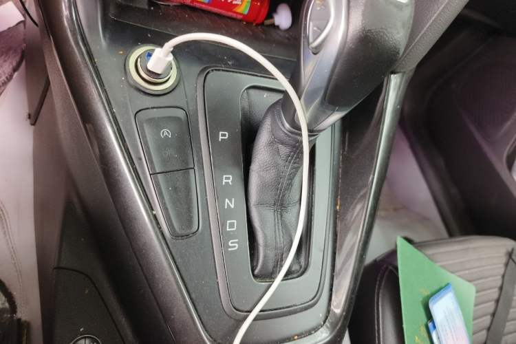Used Ford Focus 2015 Sedan EcoBoost 125 Automatic Supreme Style Edition Gear Lever