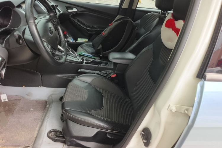 Used Ford Focus 2015 Sedan EcoBoost 125 Automatic Supreme Style Edition Left Front Seat