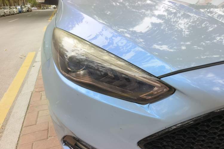 Used Ford Focus 2015 Sedan EcoBoost 125 Automatic Supreme Style Edition Right Front Headlight