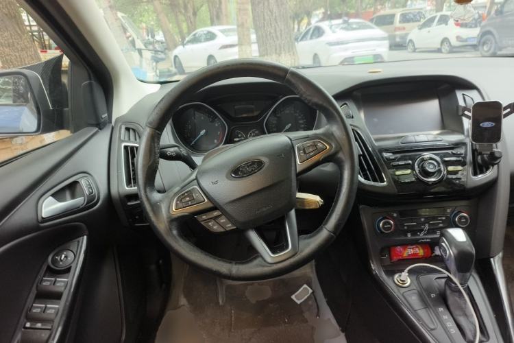 Used Ford Focus 2015 Sedan EcoBoost 125 Automatic Supreme Style Edition Steering Wheel