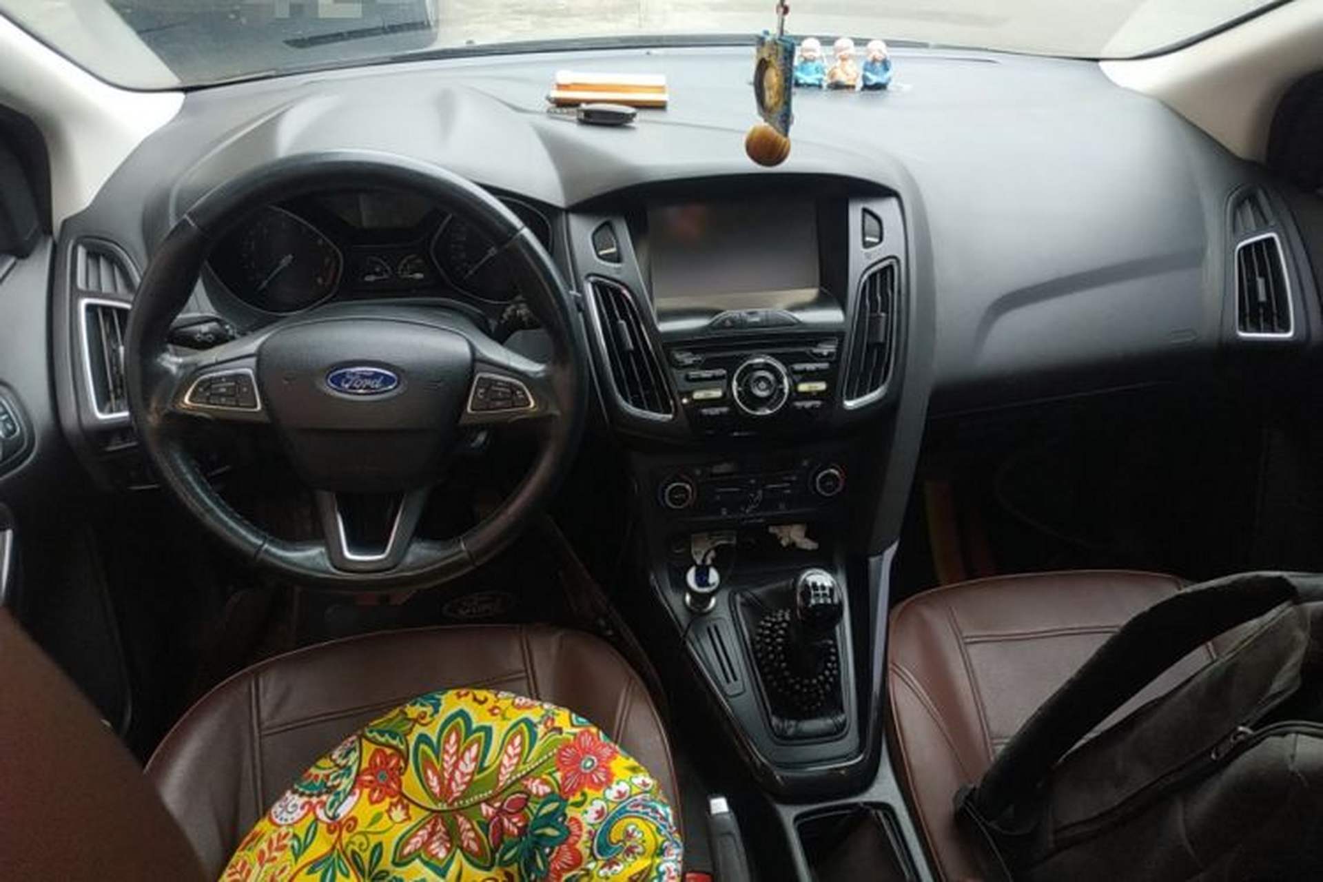 Used Ford Focus 2015 Hatchback EcoBoost 125 Manual – Ultra-Style Edition Center Console