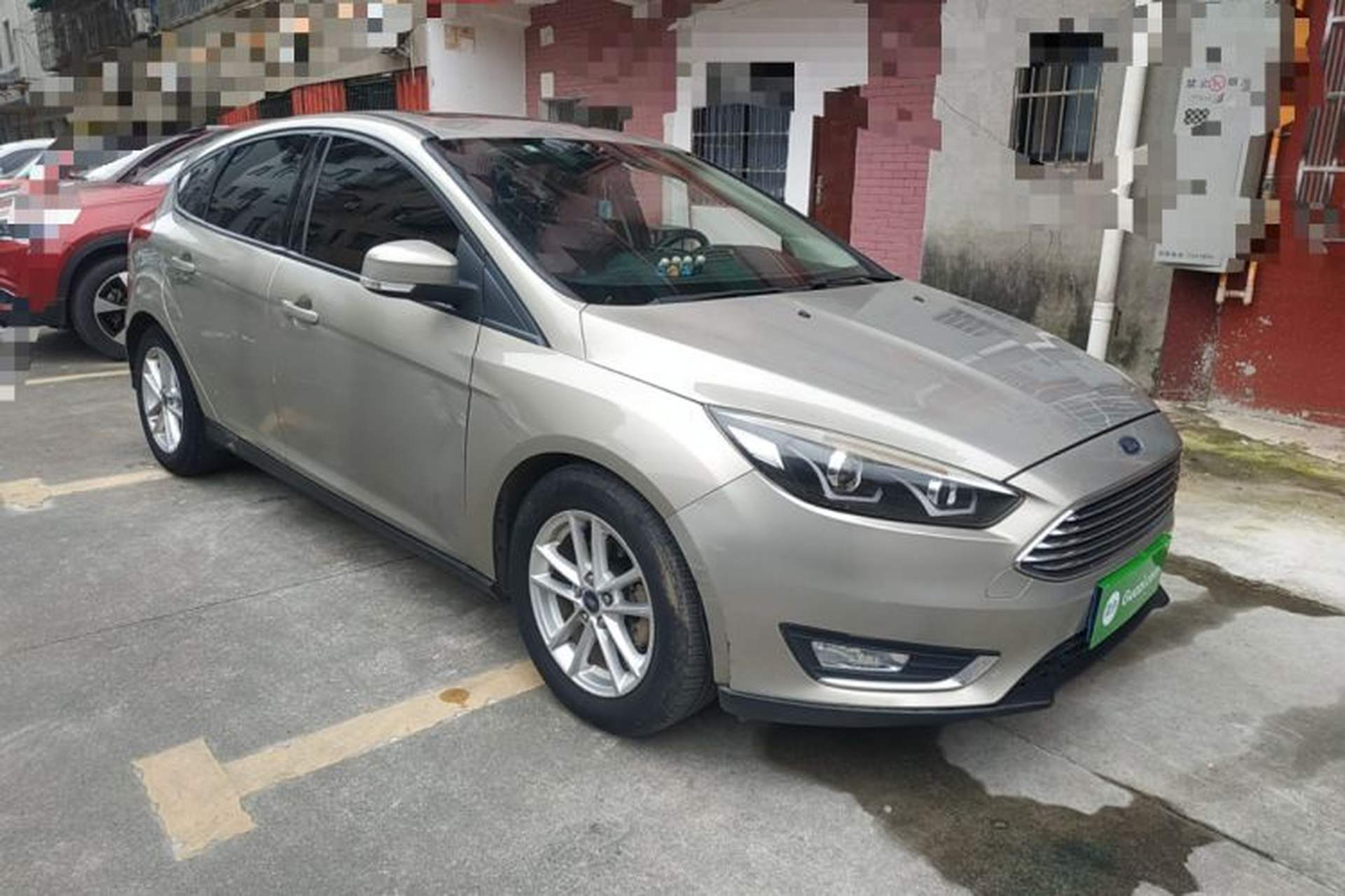 Used Ford Focus 2015 Hatchback EcoBoost 125 Manual – Ultra-Style Edition Front Right 45 Deg
