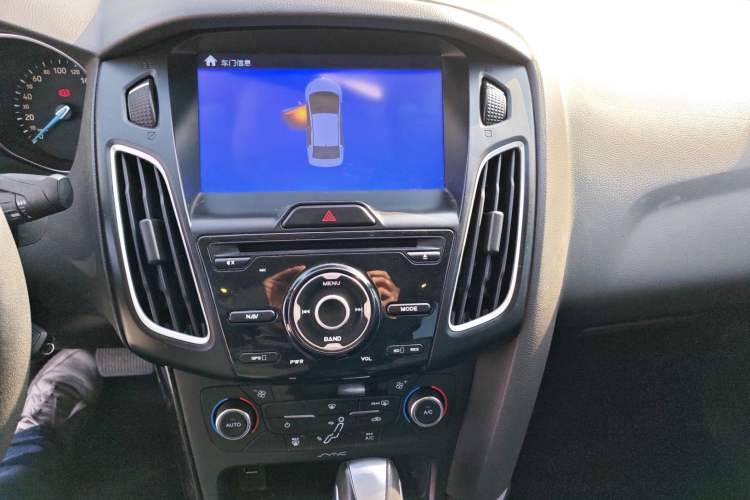 Used Ford Focus 2015 Sedan 1.6L Automatic Trend Model Audio And AC Panel