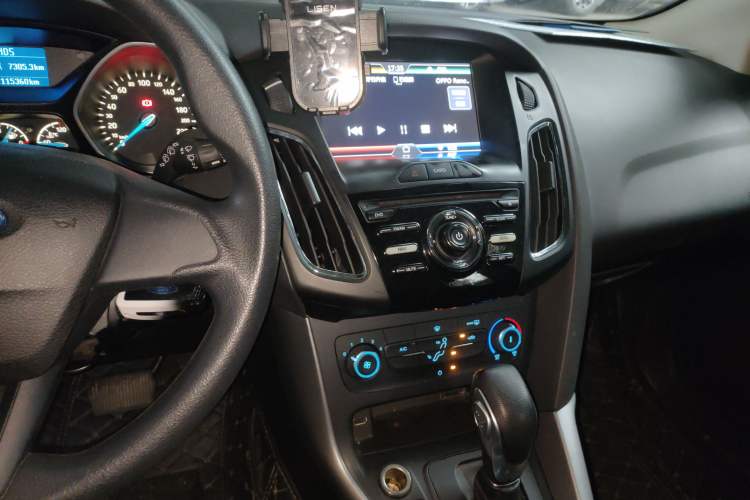 Used Ford Focus 2015 Hatchback 1.6L Automatic Comfort Model Audio And AC Panel