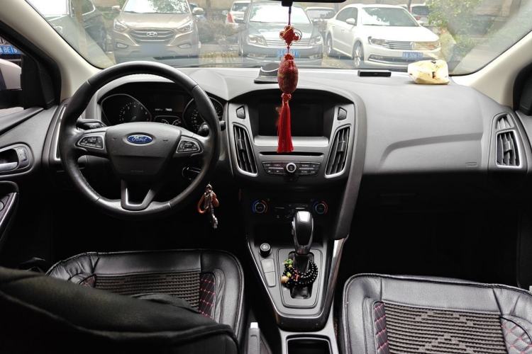 Used Ford Focus 2015 Sedan EcoBoost 180 Automatic Elite Model Center Console