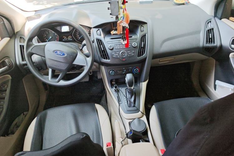 Used Ford Focus 2015 Sedan 1.6L Automatic Comfort Model Center Console