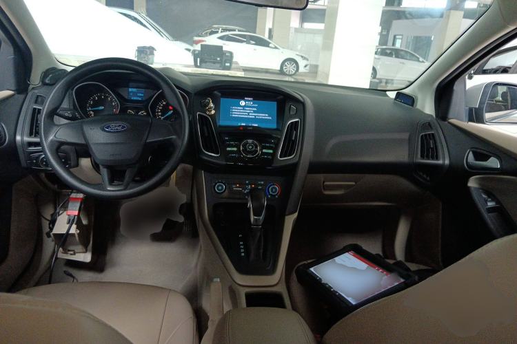 Used Ford Focus 2015 Sedan 1.6L Automatic Comfort Model Center Console