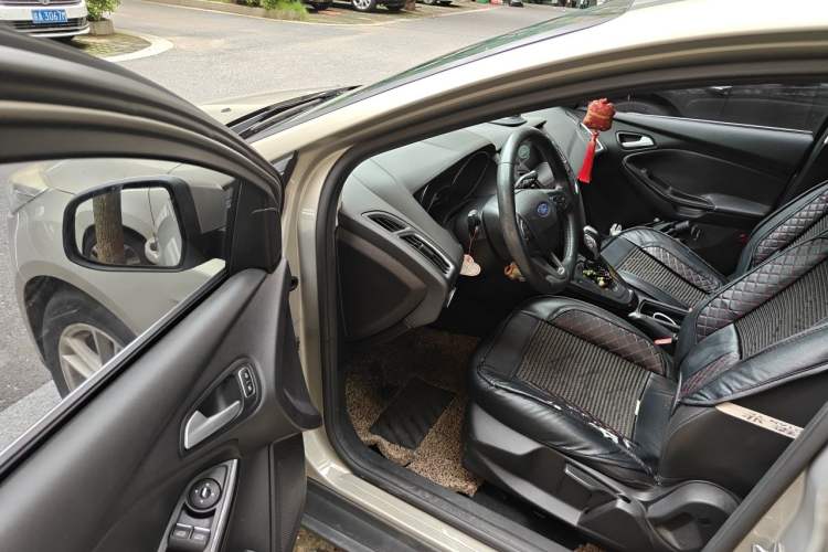Used Ford Focus 2015 Sedan EcoBoost 180 Automatic Elite Model Driver Seat