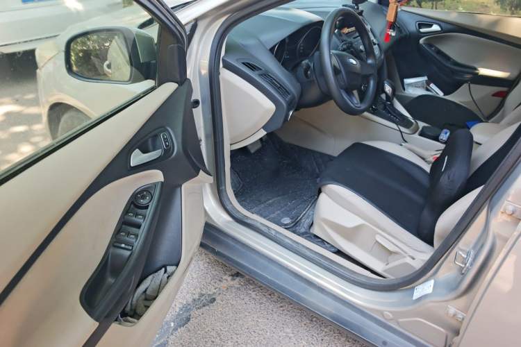 Used Ford Focus 2015 Sedan 1.6L Automatic Comfort Model Driver Seat