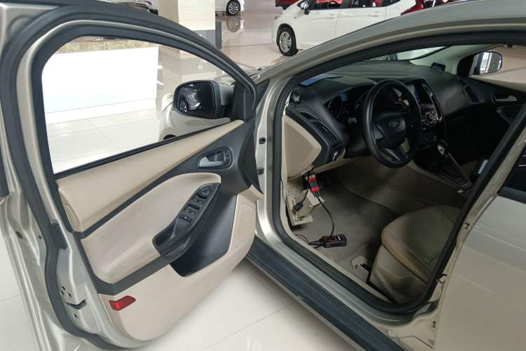 Used Ford Focus 2015 Sedan 1.6L Automatic Comfort Model Driver Seat