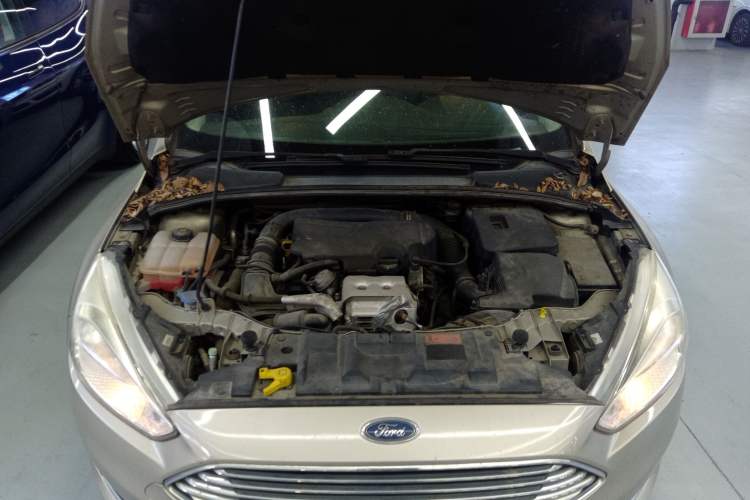 Used Ford Focus 2015 Sedan EcoBoost 125 Automatic Supreme Style Edition Engine Bay
