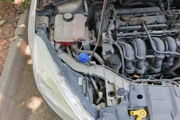 Used Ford Focus 2015 Sedan 1.6L Automatic Comfort Model Engine Bay Right