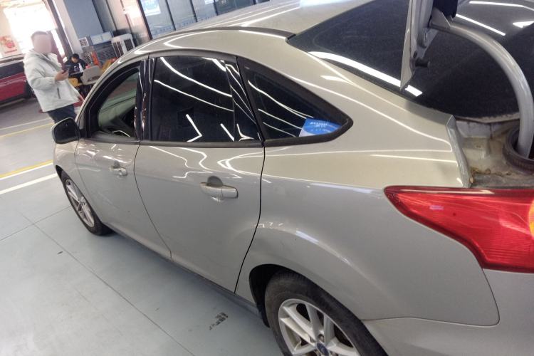 Used Ford Focus 2015 Sedan EcoBoost 125 Automatic Supreme Style Edition Exterior 3