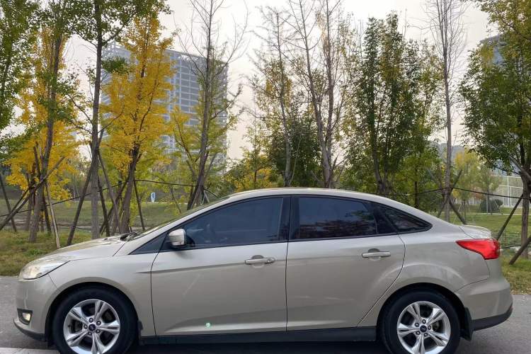 Used Ford Focus 2015 Sedan 1.6L Automatic Comfort Model Exterior 3