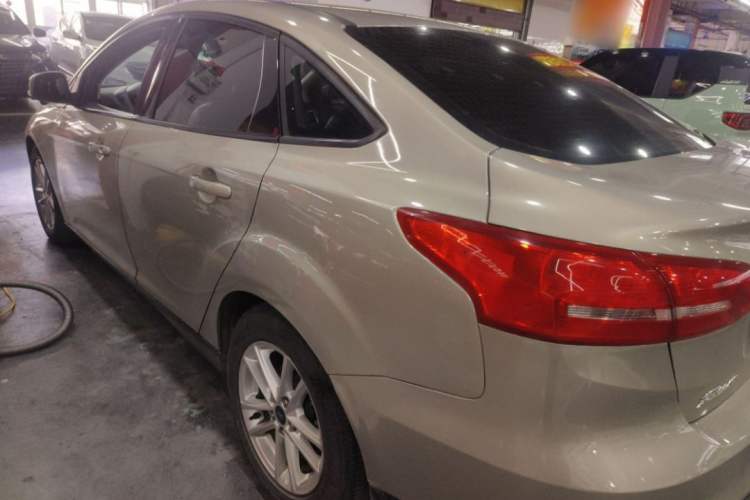 Used Ford Focus 2015 Sedan 1.6L Automatic Trend Model Exterior 3
