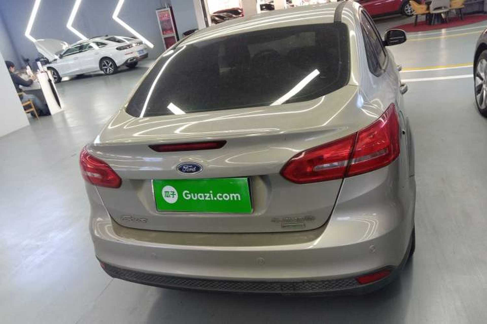 Used Ford Focus 2015 Sedan EcoBoost 125 Automatic Supreme Style Edition Exterior 4