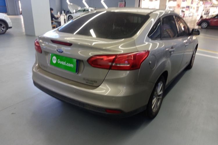 Used Ford Focus 2015 Sedan EcoBoost 125 Automatic Supreme Style Edition Exterior 5