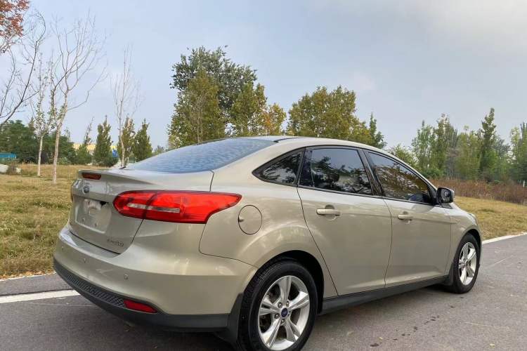 Used Ford Focus 2015 Sedan 1.6L Automatic Comfort Model Exterior 5