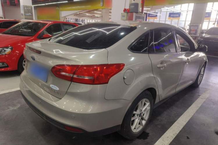 Used Ford Focus 2015 Sedan 1.6L Automatic Trend Model Exterior 5