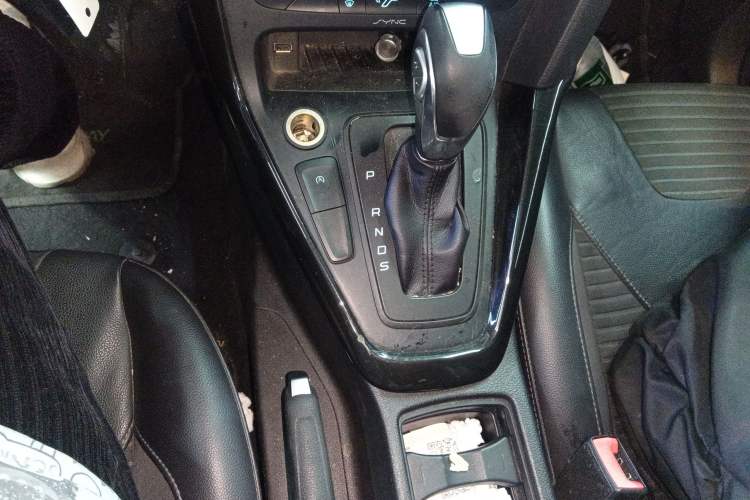 Used Ford Focus 2015 Sedan EcoBoost 125 Automatic Supreme Style Edition Gear Lever