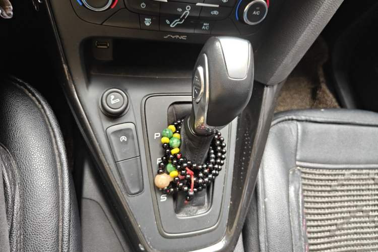 Used Ford Focus 2015 Sedan EcoBoost 180 Automatic Elite Model Gear Lever