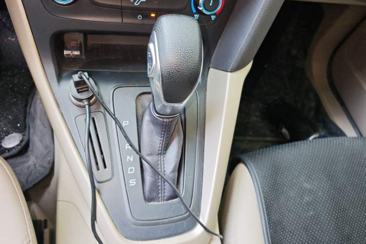 Used Ford Focus 2015 Sedan 1.6L Automatic Comfort Model Gear Lever