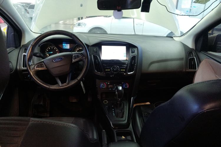 Used Ford Focus 2015 Sedan EcoBoost 125 Automatic Supreme Style Edition Interior 2