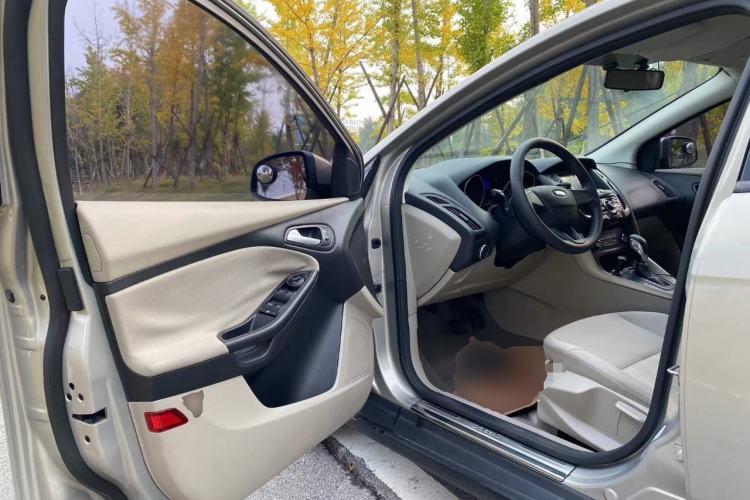 Used Ford Focus 2015 Sedan 1.6L Automatic Comfort Model Interior 3
