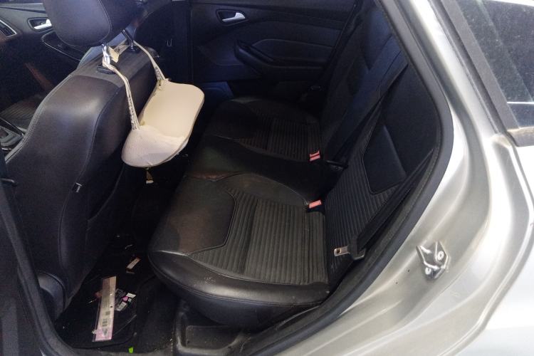 Used Ford Focus 2015 Sedan EcoBoost 125 Automatic Supreme Style Edition Interior 4